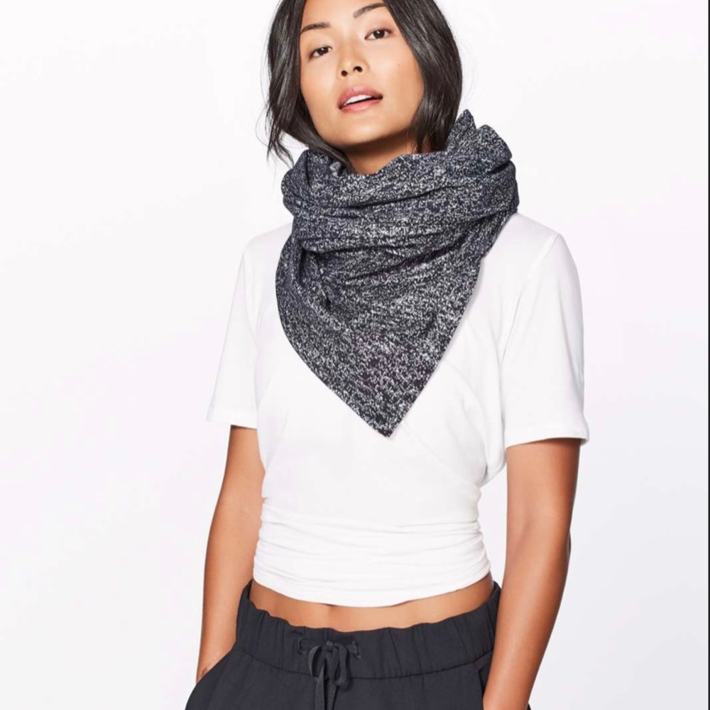 Lululemon Vinyasa scarf (NWOT)